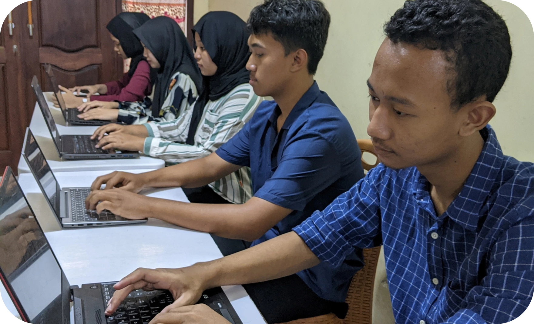 Ilustrasi tips optimasi website UMKM